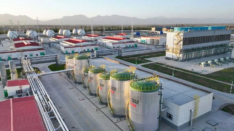 » 4. 新疆库车光伏制绿氢项目投产   万吨级电解水制氢8月30日，中国石化宣布，我国规模最大的光伏发电直接制绿氢项目——新疆库车绿氢示范项目全面建成投产，这标志着我国绿氢规模化工业应用实现零的突破，也被业界认为是我国绿氢产业发展的一个里程碑