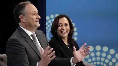 9. 国家副主席王岐山将出席韩国总统尹锡悦就职仪式» 美国敲定派“第二先生”出席尹锡悦就职典礼白宫4日发布资料称，美国副总统卡马拉·哈里斯的配偶道格拉斯·埃姆霍夫将率团访韩出席10日举行的韩国候任总统尹锡悦就职典礼