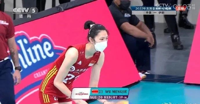 1. 中国女排全员戴口罩参加亚洲杯比赛北京时间8月25日，女排亚洲杯在菲律宾马尼拉继续进行，不知道是否因为口罩影响，中国女排打得十分胶着，最终以24-26输掉第一局