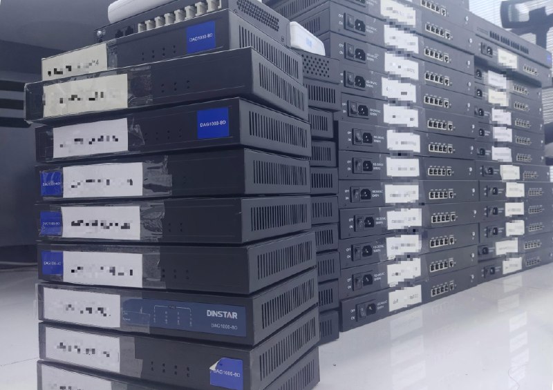 » 4、电诈硬件进入各单位弱电井 语音网关安在医院固话交换机新华社记者近日采访侦办案件的内蒙古自治区鄂尔多斯市公安局东胜分局，起底一条为境外电信网络诈骗集团提供呼叫服务的黑灰产业链