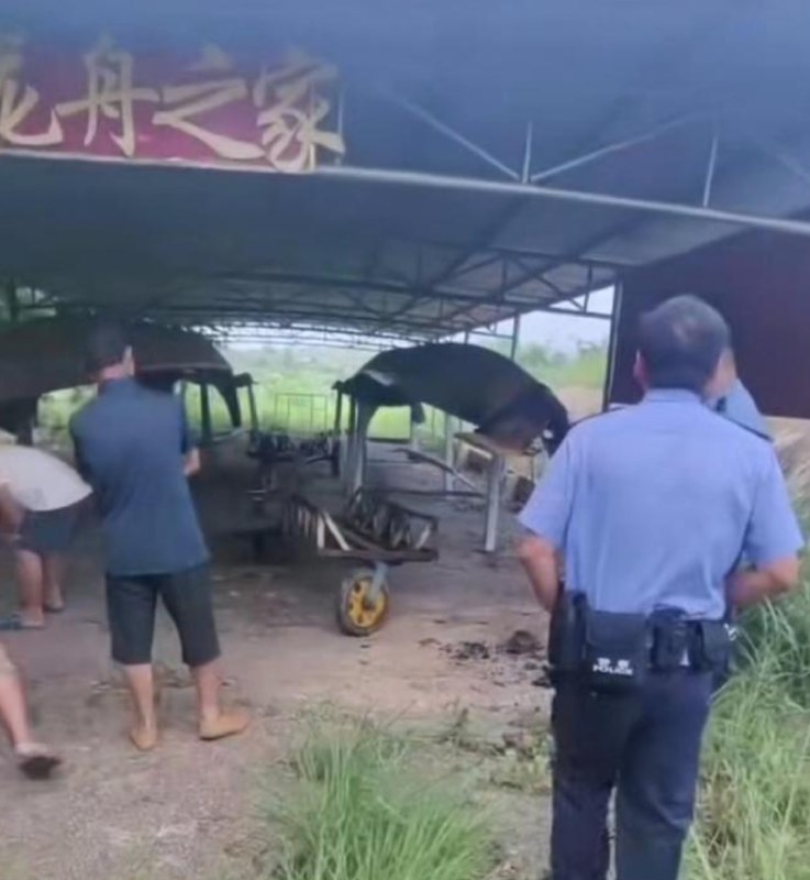 » 1、龙舟赛前 永州2艘龙舟被人为烧坏龙舟赛前永州2艘龙舟被人为烧坏村民又气又急