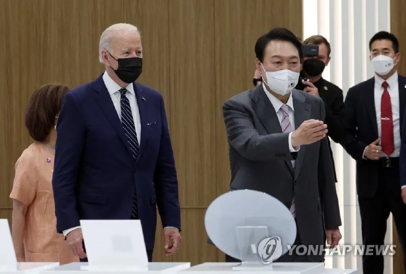 10. 拜登访韩先视察三星半导体厂 启动“韩美技术同盟”韩国总统尹锡悦和美国总统拜登20日共同视察位于京畿道平泽的三星电子半导体工厂，此举被评价为宣告韩美技术同盟的启动