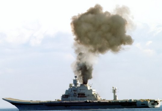 10. 印度唯一现役航母又发生火灾印度“超日王”号航母20日晚在印南部卡纳塔克邦格尔瓦尔基地附近发生火灾，目前火势已被控制，无人员伤亡报告