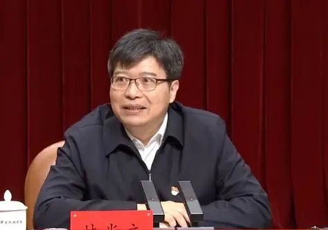 6. 中央政策研究室副主任林尚立履新中国人民大学校长据中国人民大学微信公众号8月25日消息，日前，中央批准：林尚立同志任中国人民大学校长（副部长级）、党委副书记；因年龄原因，刘伟同志不再担任中国人民大学校长、党委副书记职务