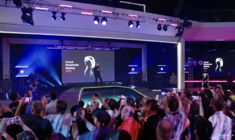 » 4、马斯克万亿美元天价薪酬激励方案通过，条件为市值达到8.5万亿美元北京时间11月7日，特斯拉年度股东大会在得克萨斯州奥斯汀举行