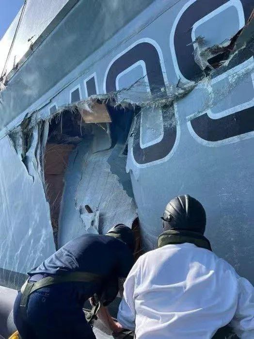 » 12、两艘英国扫雷舰在巴林相撞18日，一艘英国皇家海军军舰在中东执行重要的扫雷任务时撞上另一艘英国军舰，皇家海军发言人证实了这起事故