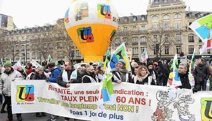 » 8. 法国所有工会集体行动，百万人大游行反对延迟退休1月19日，全法所有工会12年来首次集体行动，用大规模罢工和游行对抗政府的延迟退休计划