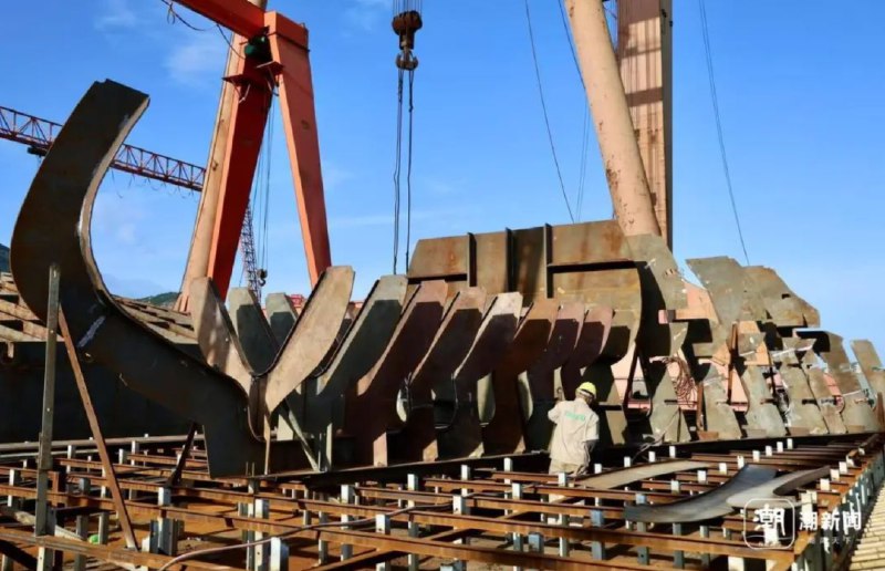 » 1、 浙江温岭37位渔民花一亿“众筹”造科考船近期，浙江温岭37位渔民“众筹”1.3亿元建造科考船的消息引发广泛关注