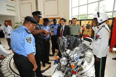 1. 尼日利亚因反恐原因考虑全国禁用摩托车及禁止采矿当地时间7月21日，尼日利亚国家安全委员会称，出于反恐目的，正在考虑在全国范围内禁止使用摩托车和禁止采矿活动