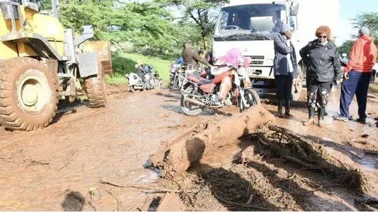 » 5. 肯尼亚一大坝决堤 至少42人死亡当地时间4月29日，肯尼亚南部一座大坝决堤，冲毁房屋和车辆