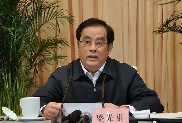 4. 铁道部末任部长、中铁总首任总经理盛光祖“配合调查”原中国铁路总公司党组书记、总经理盛光祖涉嫌严重违纪违法，目前正配合中央纪委国家监委纪律审查和监察调查