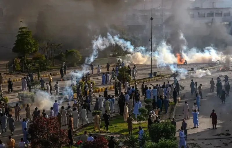» 5. 巴基斯坦前总理伊姆兰·汗被捕当地时间5月9日，巴基斯坦前总理、正义运动党（PTI）主席伊姆兰·汗在伊斯兰堡高等法院（IHC）出庭时，被冲入现场的准军事部队“骑兵队”逮捕