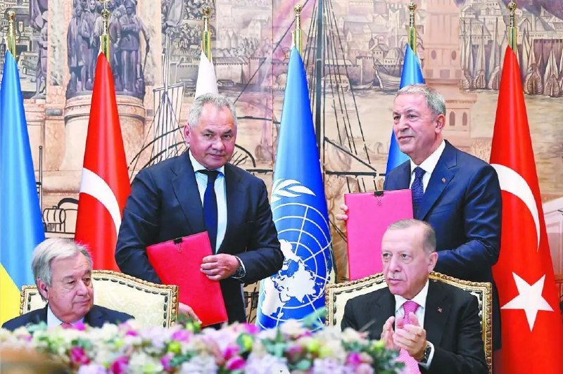 11. 俄乌“隔空”分别与土耳其、联合国签署协议，黑海粮食出口有望打通22日，土耳其伊斯坦布尔，俄罗斯和乌克兰代表分别与联合国、土耳其官员签署协议，为解决俄乌粮食经黑海港口运出铺平道路