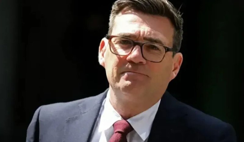 » 7、英国工党领袖伯纳姆将出任首相7月17日，英国工党召开特别大会，安迪·伯纳姆成为新党首