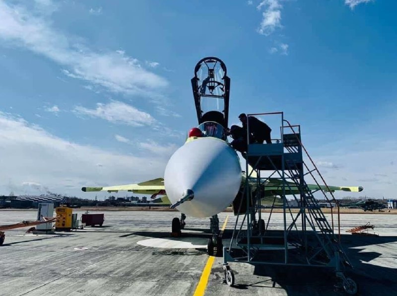 14. 缅甸空军开始装备苏-30战机，三代机阵容扩大据《简氏防务周刊》网站11日报道，缅甸空军军官透露，俄罗斯已于2022年3月向缅甸交付了2架苏-30SME多用途战斗机中，并派出数名飞行员和技术人员协助缅甸空军，他们将留在缅甸直至质保期结束