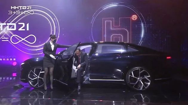 » 3. 鸿海发布两款新电动车，郭台铭驾驶新车亮相10月18日，富士康母公司鸿海精密工业股份有限公司科技日上，鸿海董事长刘扬伟发布MODEL B、MODEL V两款新电动车以及MODEL C 量产版