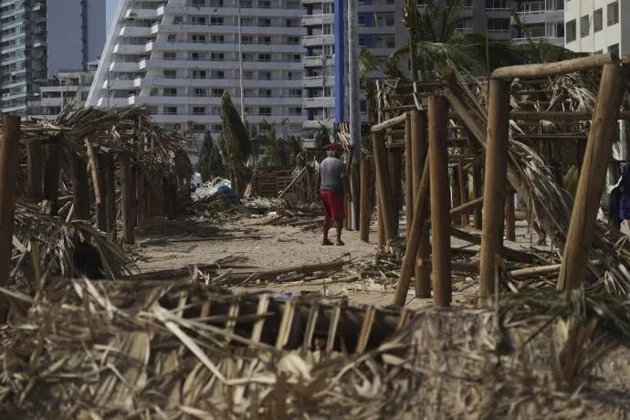 » 11. 飓风“奥蒂斯”持续影响墨西哥 已致27人死亡26日，墨西哥南部格雷罗州继续应对飓风“奥蒂斯”带来的影响