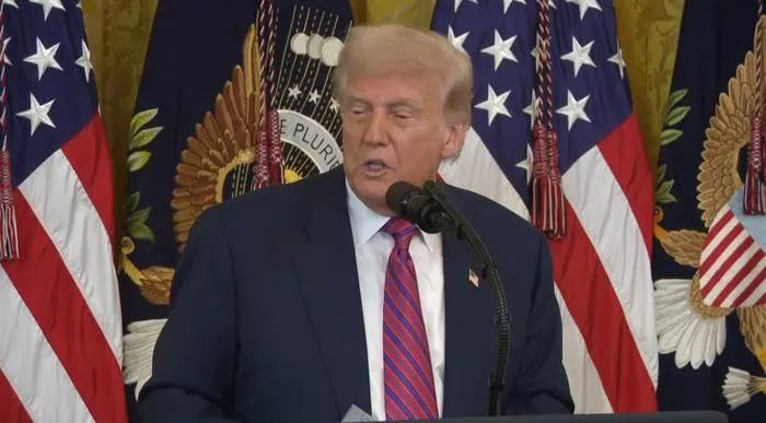 » 7、美国稳定币法案生效当地时间7月18日，美国总统特朗普在白宫正式签署《指导与建立美国稳定币国家创新法案》（简称《天才法案》），标志着美国稳定币监管立法进入实施阶段