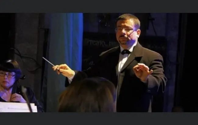 » 8. 拒绝表演 乌克兰指挥家遭俄军枪杀基辅文化局16日在脸书上发文指出，乌克兰知名指挥家克尔帕坚柯（Yuriy Kerpatenko）因拒绝在俄军占领区赫松演出，于家中遭俄军射杀