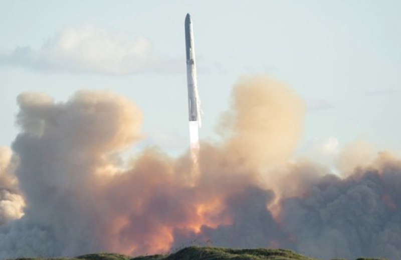 » 3、 星舰第11次试飞成功 2代星舰项目完美结束总台记者当地时间10月13日获悉，美国太空探索技术公司新一代重型运载火箭“星舰”顺利在印度洋完成受控溅落，本次试飞圆满结束