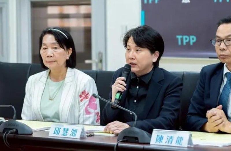 » 1、赖清德：每月5000元新台币成长津贴 发到18岁台湾地区领导人赖清德20日发表两周年就职演说，宣称台当局近日将提出所谓台湾人口对策新战略“家庭支持篇”，其中一项对策，是提供0到18岁成长津贴，每人每月5000元（新台币）