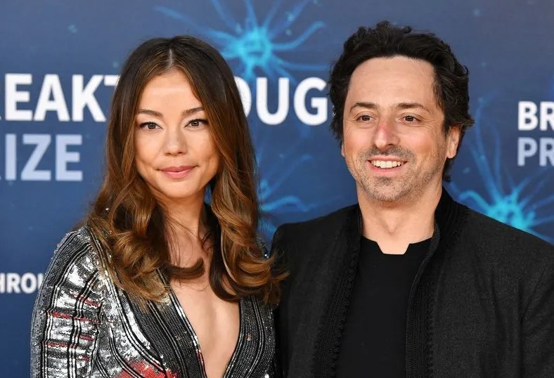 18. 世界第六大富豪、谷歌创始人布林申请与妻子离婚，6000亿财产怎么分？法庭文件显示，布林在本月以“不可调和的分歧”为由，向法院提交解除与妮可·沙纳汉（Nicole Shanahan）婚姻关系的申请