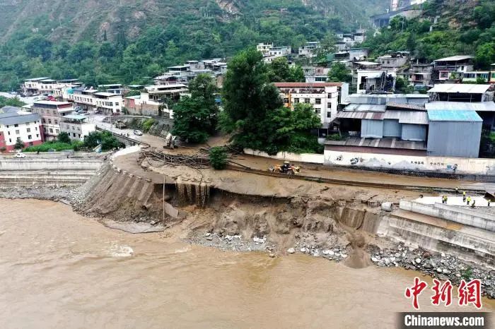 » 13. 四川汶川县两地突发山洪泥石流灾害，3人失联、4人遇难27日凌晨，汶川县发生山洪泥石流灾害