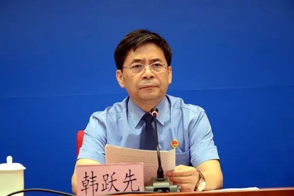 » 7、 云南前反贪局长投案自首据云南省纪委监委12月2日消息：云南省人民检察院原副检察长韩跃先涉嫌严重违纪违法，已主动投案，目前正接受云南省纪委监委纪律审查和监察调查