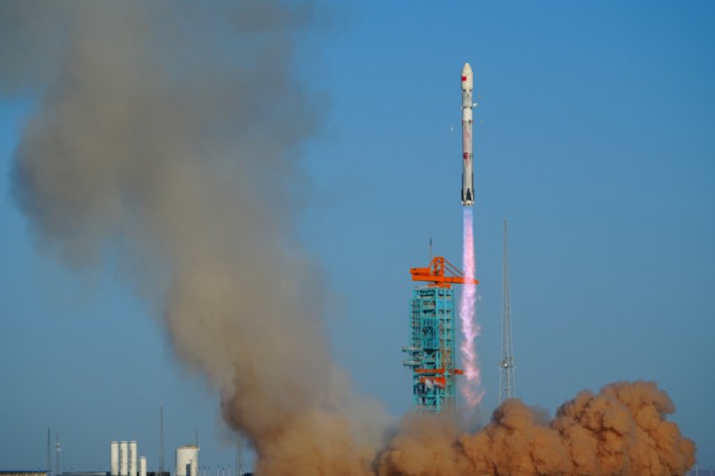 » 2、 中国朱雀三号火箭完成完整陆地回收试验8月19日07时35分，朱雀三号遥二运载火箭在东风商业航天创新试验区发射升空，运载火箭全程飞行正常，一子级成功着陆于回收场预定位置，二子级将搭载的鸿鹄03星顺利送入预定轨道，飞行试验任务取得圆满成功