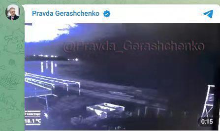 » 7. 乌官员称俄黑海舰队驻克里米亚4艘军舰发生爆炸 据乌克兰“RBC.UA”新闻网报道，乌克兰内务部长顾问安东·格拉先科29日在社交平台Telegram上发文称，由于处理爆炸物方面的疏忽，俄罗斯黑海舰队4艘军舰在塞瓦斯托波尔湾发生爆炸，其中包括1艘护卫舰和1艘登陆舰