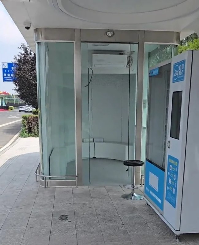 » 10、鄂尔多斯街头公交站能吹空调，运维公司：两年前就已投用近日，有网友发视频称，内蒙古鄂尔多斯康巴什区公交站的候车亭内竟然有空调，夏天天气炎热时可以在里面吹冷风，十分舒适