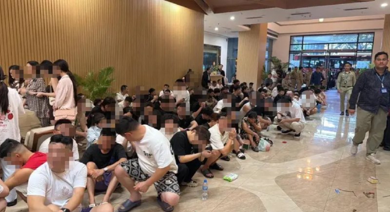 » 6、柬埔寨突袭太子广场抓捕104人，太子集团在港别墅等近90亿港币资产被冻结5月16日，由柬埔寨打击科技诈骗委员会、地方当局、警方以及检察院代表组成联合行动组，突袭了金边市太子广场大厦A栋和B栋大楼