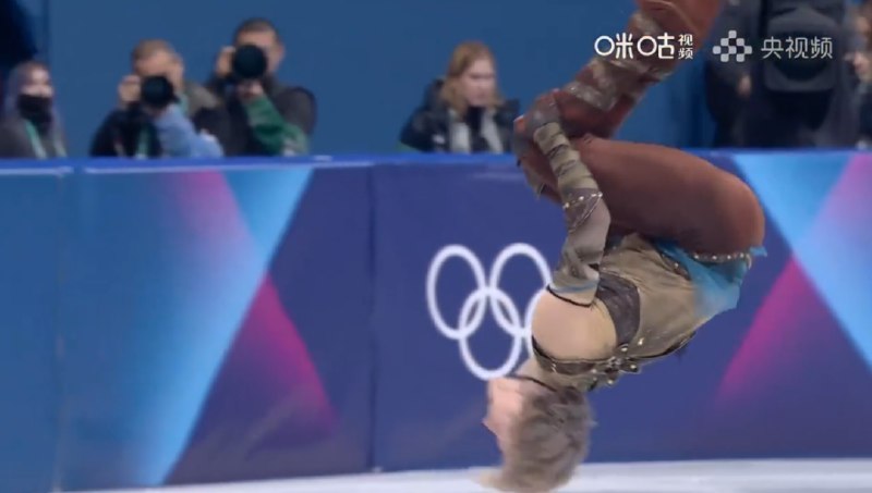 » 7、美国选手马里宁创造冬奥会历史，完成首个合规冰上后空翻在今日凌晨进行的米兰冬奥会花样滑冰团体赛男单短节目中，美国选手马里宁成功完成奥运史上首个合规的冰上后空翻动作