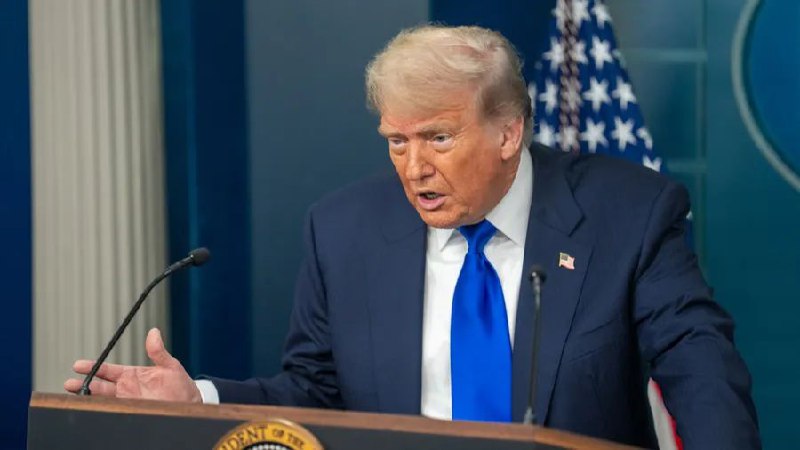 » 1、特朗普向俄罗斯附近派出两艘核潜艇：回应梅德韦杰夫当地时间8月1日，美国总统特朗普在其社交媒体“真实社交”发文表示，为回应俄罗斯联邦安全委员会副主席梅德韦杰夫的言论，他已下令将两艘核潜艇部署至相应区域