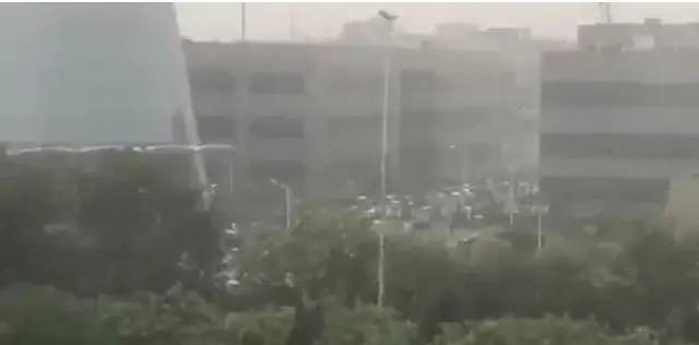 7. 天津滨海新区出现刺激性气味，被传公司实验室爆炸7月28日上午，有网传视频称凯莱英天津滨海区实验室发生爆炸，视频中显示，整个区域灰蒙蒙的，不少当地人反映称该区域有明显的刺激性气味