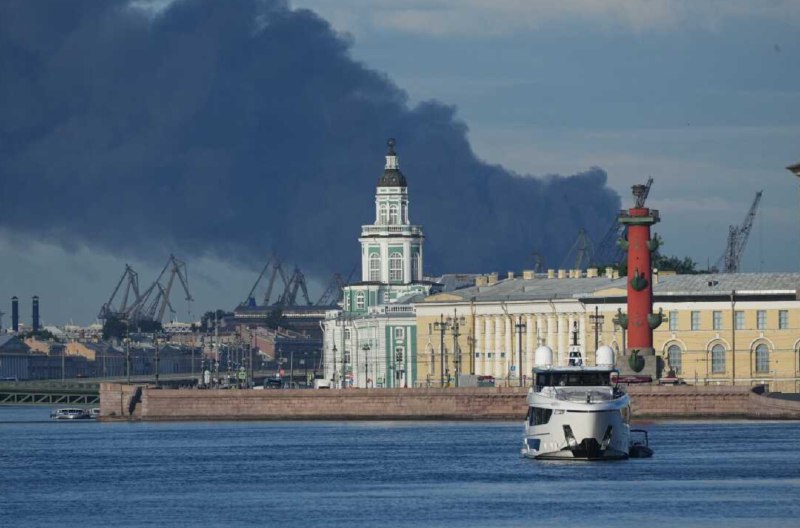 » 5、俄承认圣彼得堡市被乌克兰轰炸据央视新闻，俄罗斯圣彼得堡市政府当地时间6月3日发布消息称，乌克兰无人机当天凌晨袭击了圣彼得堡的喀琅施塔得、基洛夫和红村等区域的基础设施，有人员受伤