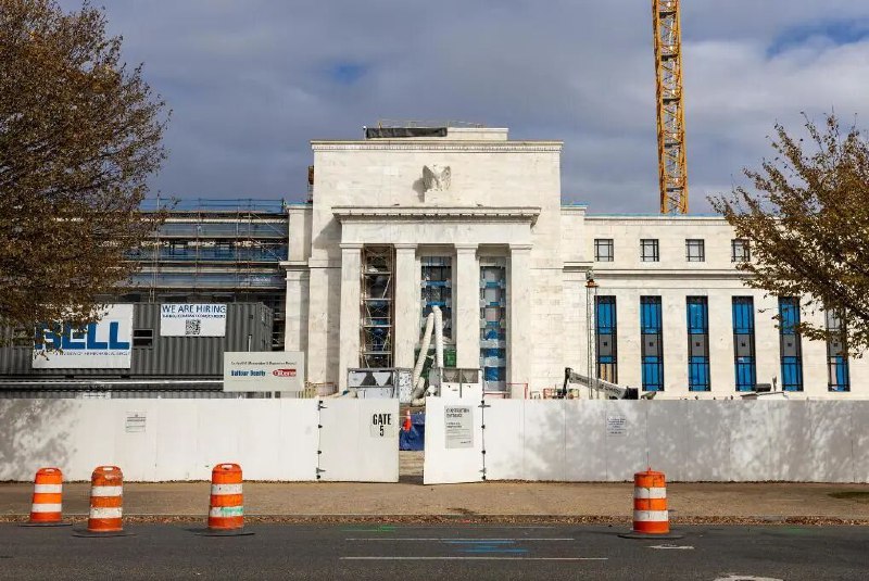 » 4、惠誉：美联储“独立性”为美债评级关键国际信用评级机构惠誉12日说，该机构将美国联邦储备委员会所谓“独立性”视为维持美国AA+主权信用评级的一个关键因素