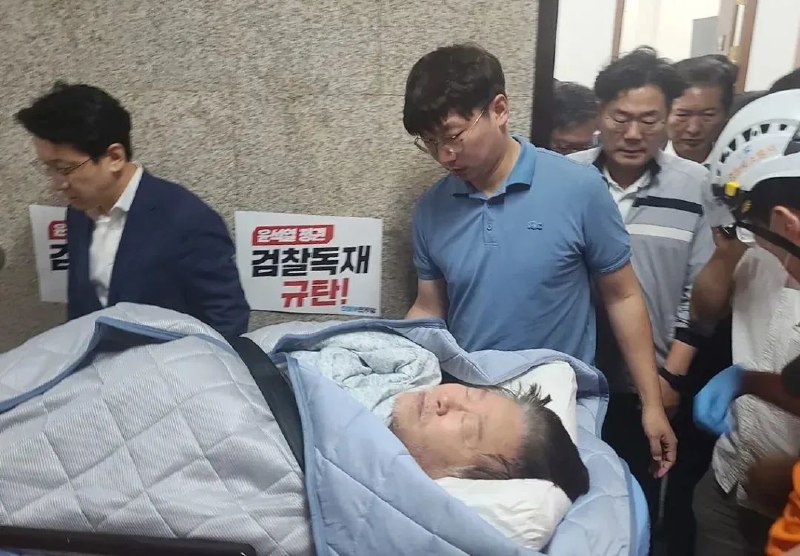 » 16. 韩国检方以渎职提请法院批捕李在明 已绝食19天当地时间18日，韩国检方以涉嫌渎职等罪名提请批捕该国最大在野党共同民主党党首李在明
