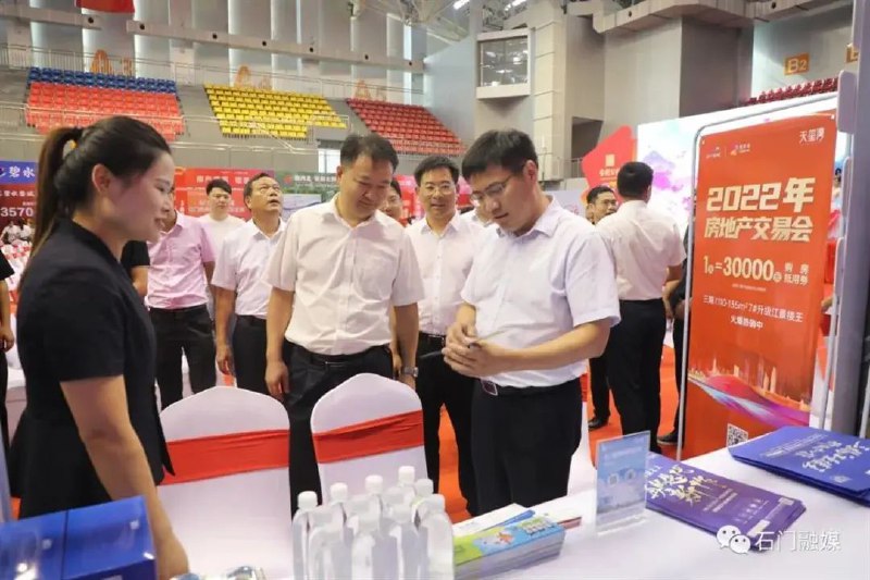 3. 湖北一县委书记号召“买了三套买四套”，上月出台16项房地产政策8月16日当天，湖南常德石门县县委书记在石门县2022年房地产展示交易会上的发言同样引发热议