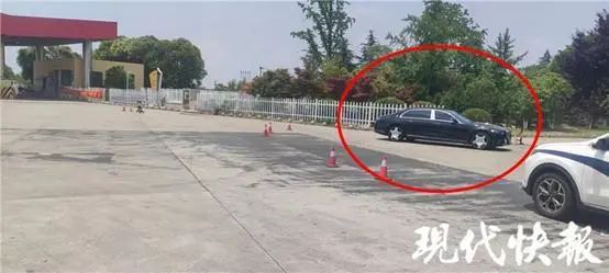 3. 唐山烧烤店打人事件涉案9人分四批归案 最后4人在江苏高速服务区弃车逃跑6月11日下午，在江苏警方协助下，唐山警方将在某烧烤店涉嫌寻衅滋事、暴力殴打他人案件中最后一名涉案人员沈某俊抓获