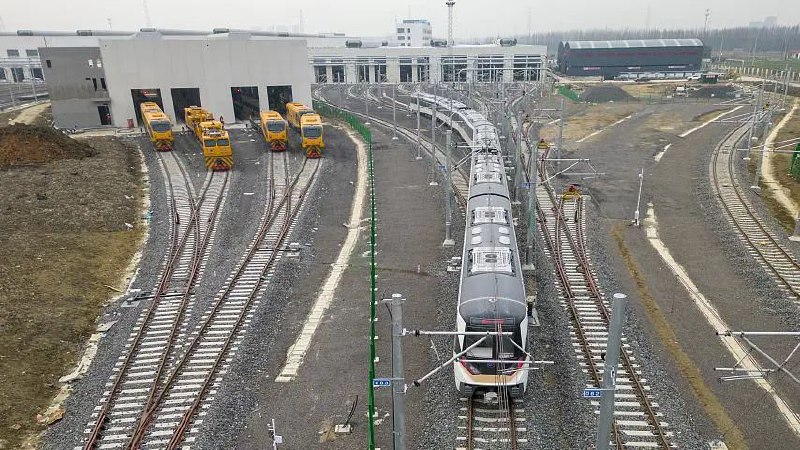 » 1. 苏州地铁将同时联系上海和无锡苏州地铁11号线将于6月下旬开通运营，与上海地铁11号线在苏州昆山花桥站衔接，两市进一步迈向同城化发展