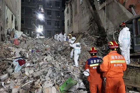 5. 长沙自建房倒塌事故致53人遇难，国务院成立调查组5月6日3时零3分，长沙居民自建房倒塌事故现场搜救工作结束，事故现场被困、失联人员已全部找到，共救出10人，遇难53人