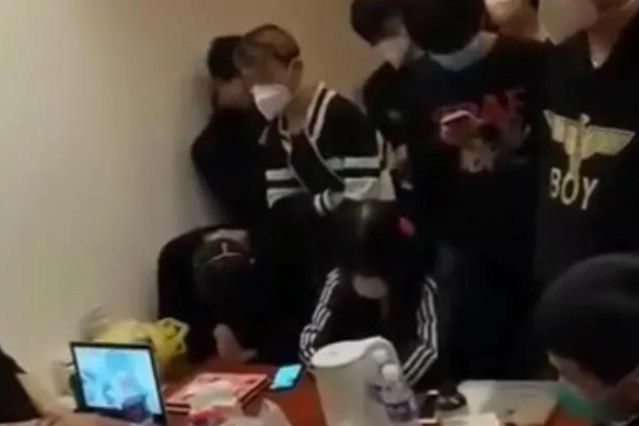 » 10. 疑石家庄某核酸机构会议传授造假 警方已抓人11月29日，一段疑似某核酸检测机构内部开会教授“核酸造假”的视频在网络上流传