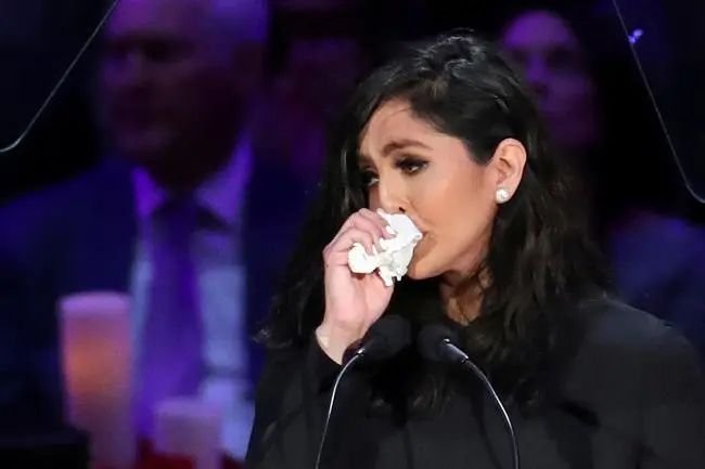 » 14. 科比遗孀瓦妮莎同意洛杉矶县2885万美元的和解协议  不再追究隐私问题据美国媒体当地时间2月28日的报道，已故的美国篮球名将科比·布莱恩特的遗孀瓦妮莎·布莱恩特已经同意接受洛杉矶县2885万美元的和解金，以结束她对洛杉矶县有关人士不适当地拍摄和分享她已故丈夫和女儿照片的诉讼案