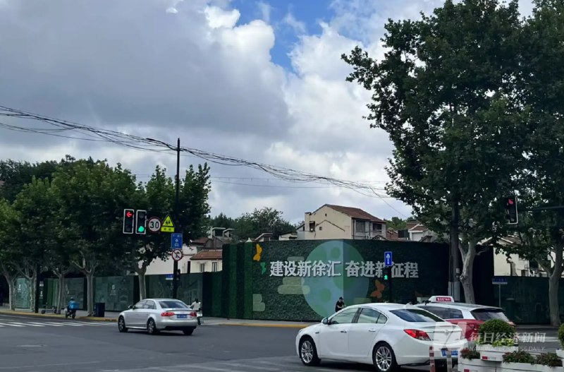 » 1 、民营企业拍下上海徐汇住宅用地 20万元/平方米刷新全国单价7月25日下午，上海第六批次土拍的第二天，徐汇区XH-02(TPL)单元051-11地块顺利成交，成交单价约20.03万元/平方米，成为目前国内单价最高的地王项目