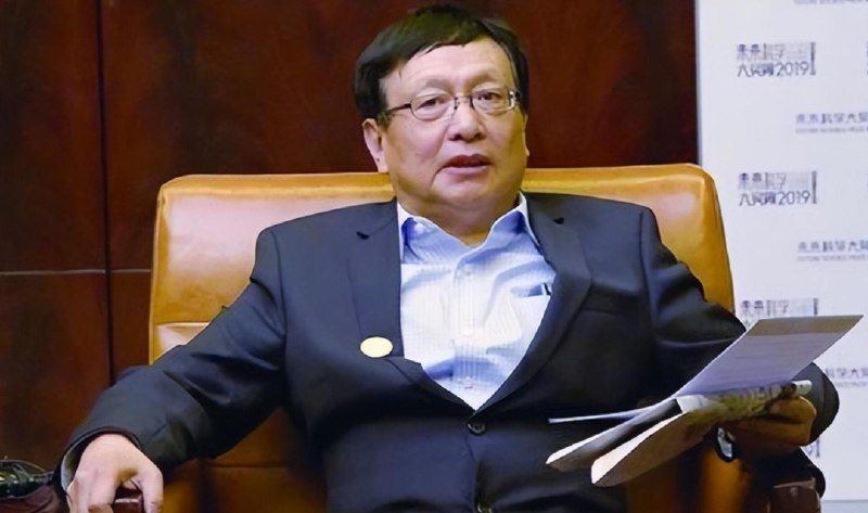 » 2、张益唐全职加盟中山大学6月27日，记者从中山大学了解到，世界顶级数学家张益唐已回国，全职加盟中山大学，将在粤港澳大湾区定居和工作